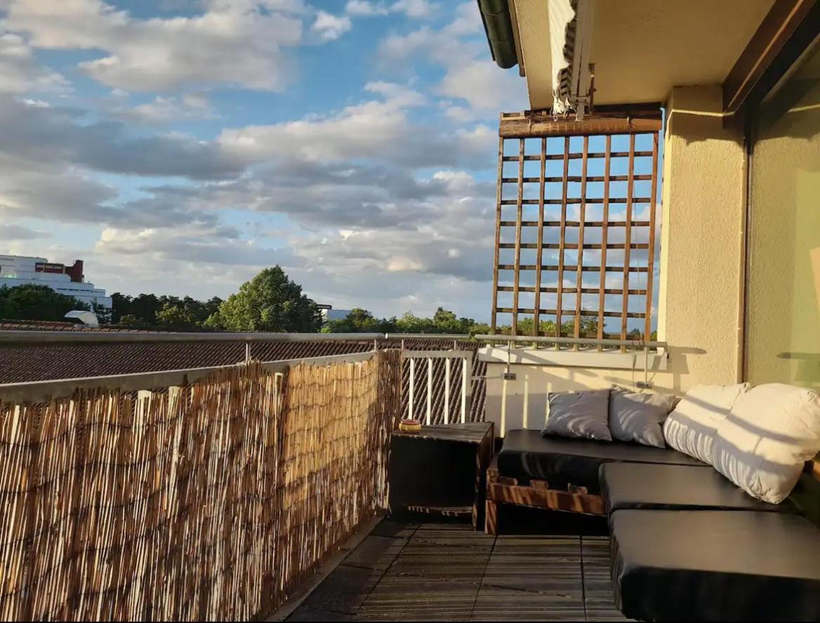 Budget Suite Mit Balkon - Privatzimmer In Wohnung - Netflix & Minibar Inklusive Koblenz  Kültér fotó