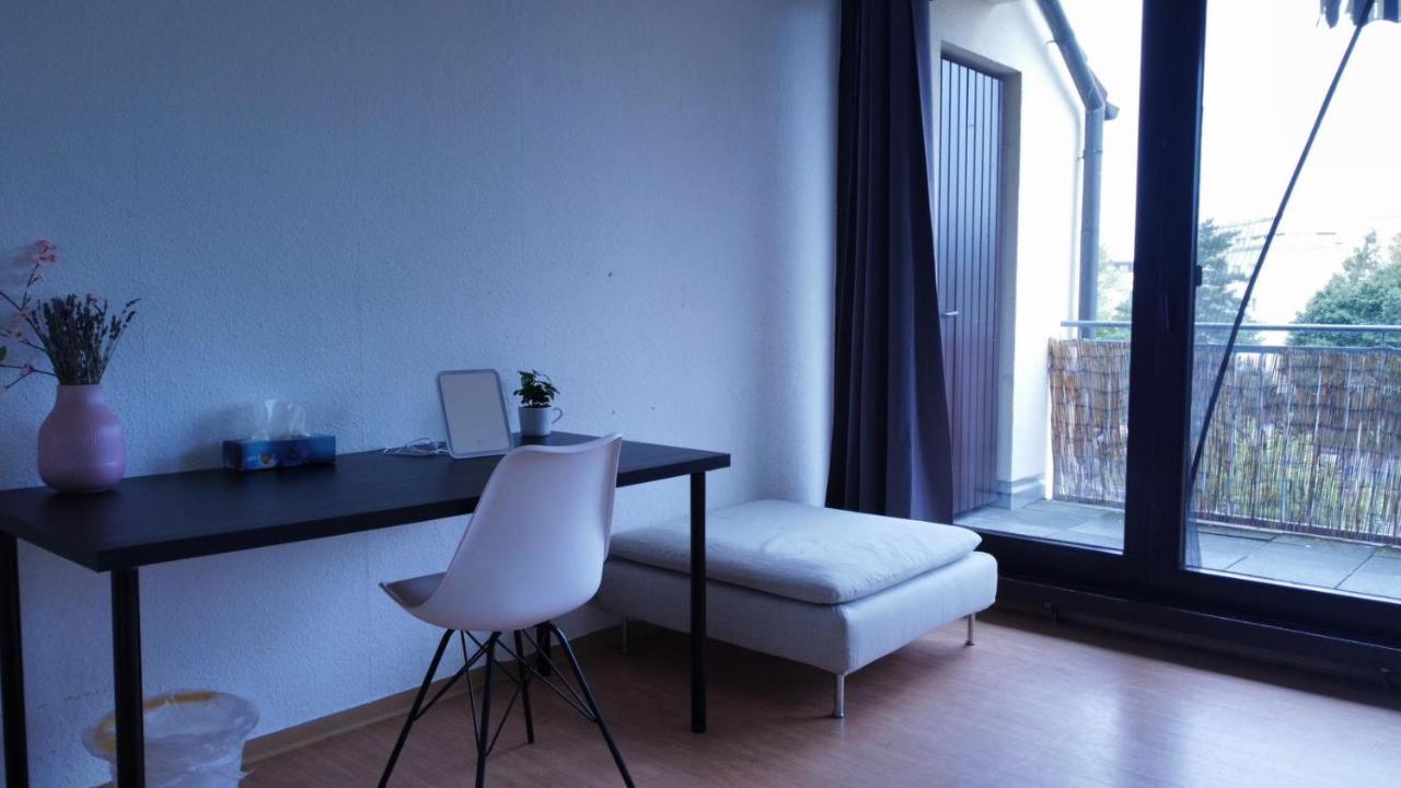 Budget Suite Mit Balkon - Privatzimmer In Wohnung - Netflix & Minibar Inklusive Koblenz  Kültér fotó