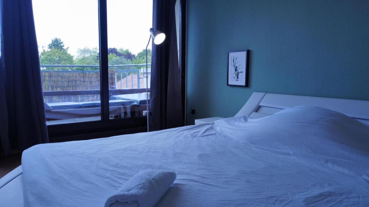 Budget Suite Mit Balkon - Privatzimmer In Wohnung - Netflix & Minibar Inklusive Koblenz  Kültér fotó