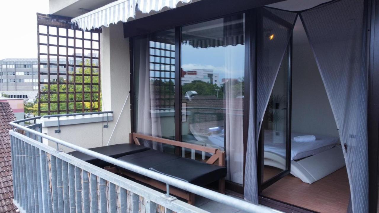 Budget Suite Mit Balkon - Privatzimmer In Wohnung - Netflix & Minibar Inklusive Koblenz  Kültér fotó
